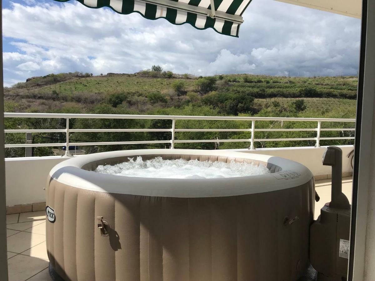 Meuble Homard Avec Jacuzzi Et Vue Mer Saint-Gilles-les Bains Bagian luar foto